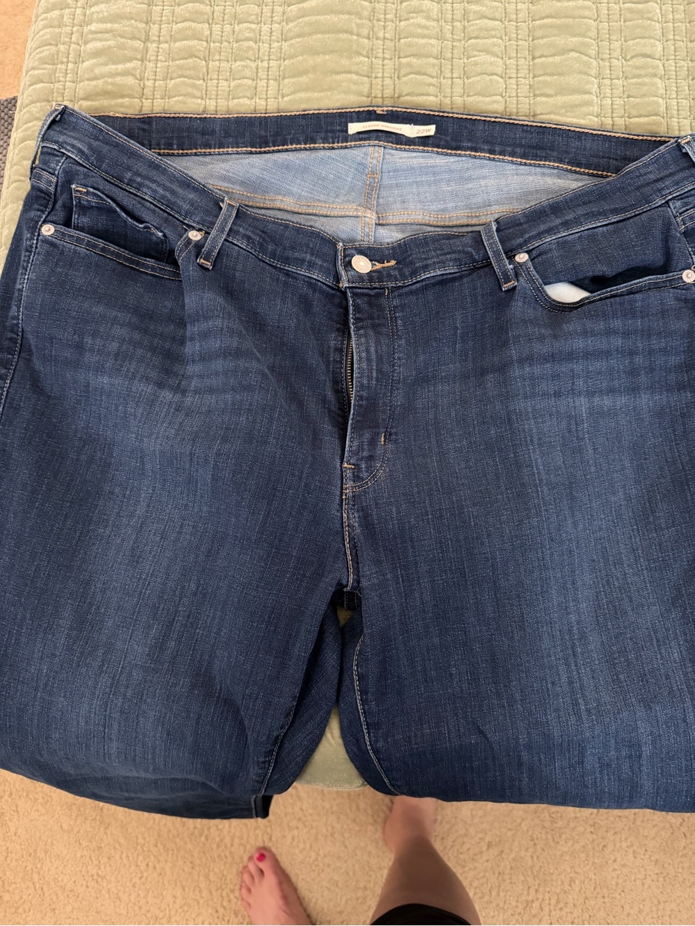 Levi's Indigo Blue Jeans with Red Tab - Picture 2 of 5